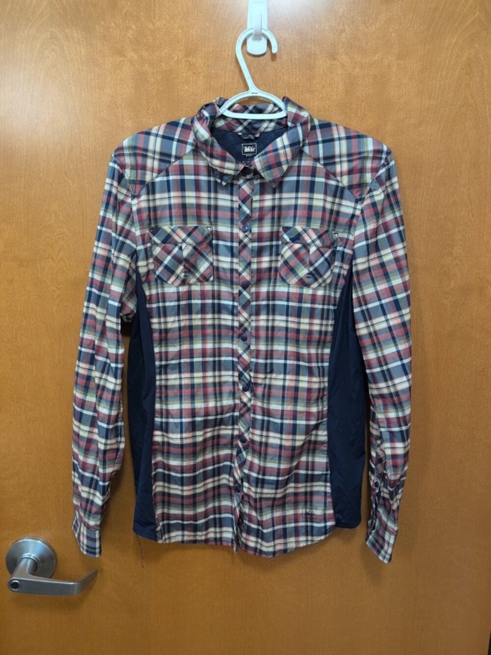 REI Shirt Womens L Red‎ White Blue Long Sleeve Vented Fishing Plaid Snaps